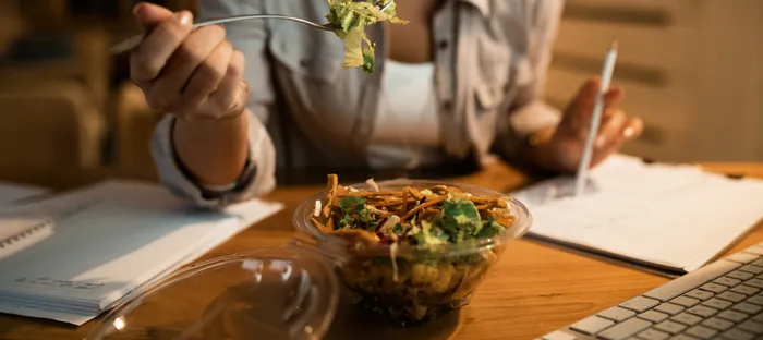 Mesurez l’empreinte carbone de vos repas: Monizze et Upcoop innovent pour une consommation plus responsable 
